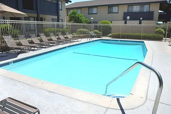 Glen Oaks Apartment Homes — Photo 2
