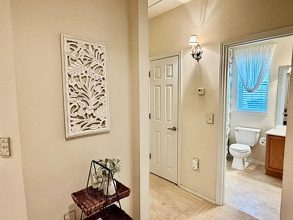 4th image of 316 Crockett Loop