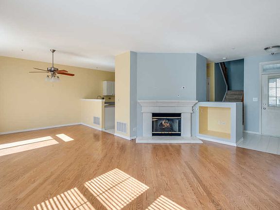 5th image of 84 Woodview Ct #84