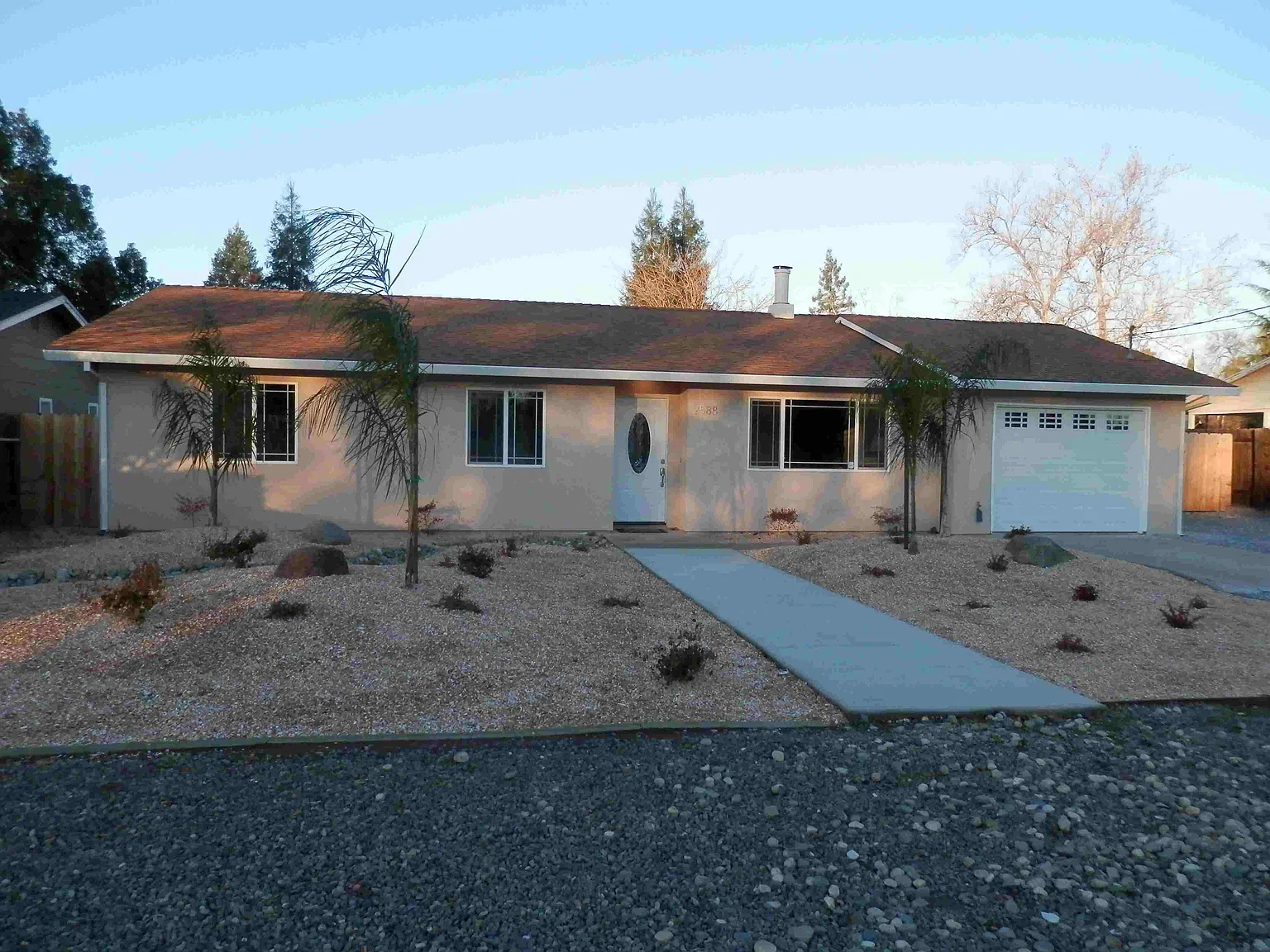 2588 Maple St photo 1