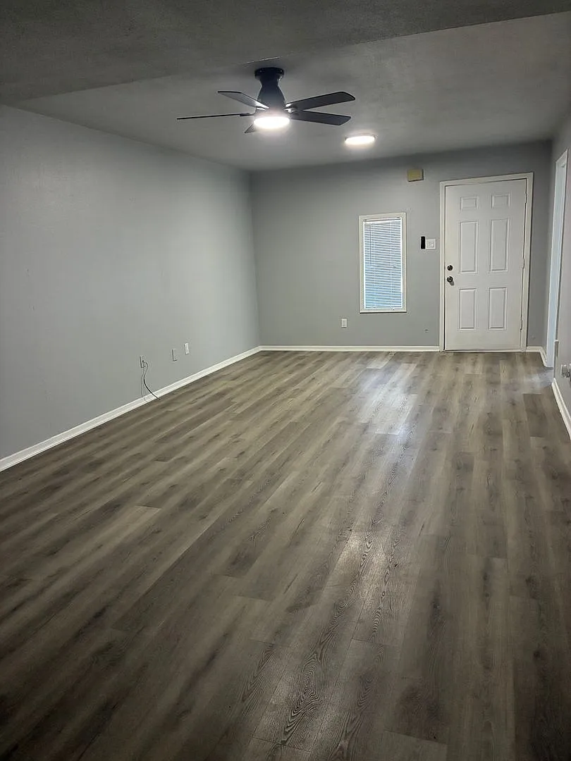 4950 Cloyce Court — Photo 4