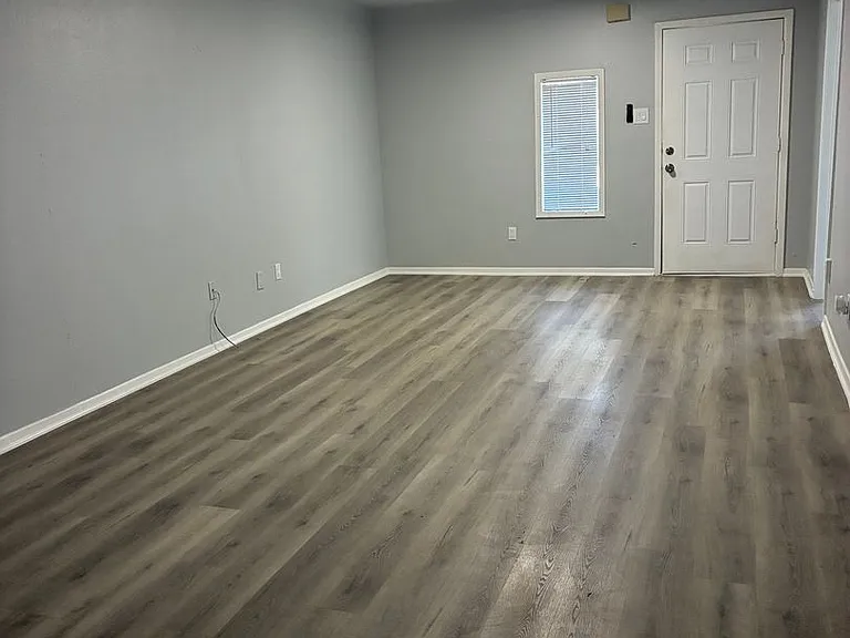 4950 Cloyce Ct — Photo 4