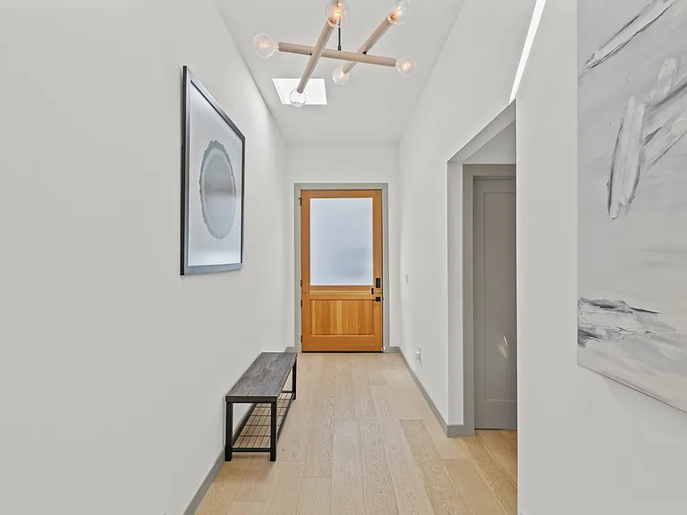 14822 Morrison St — Photo 10