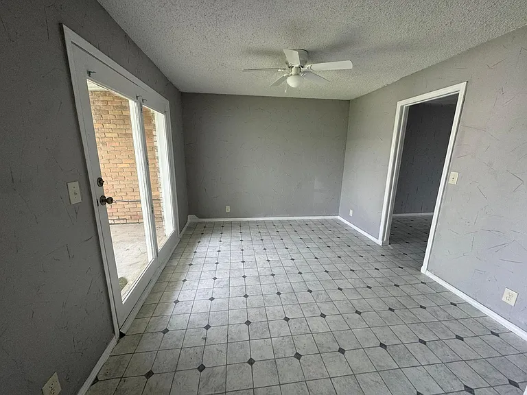 1427 Northglen St — Photo 39