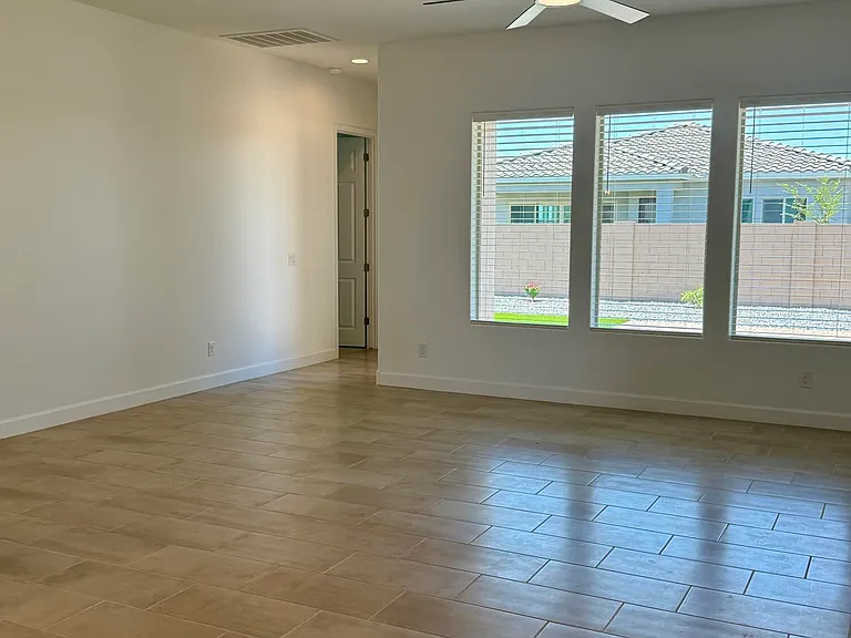 2933 E Mission Ln — Photo 21