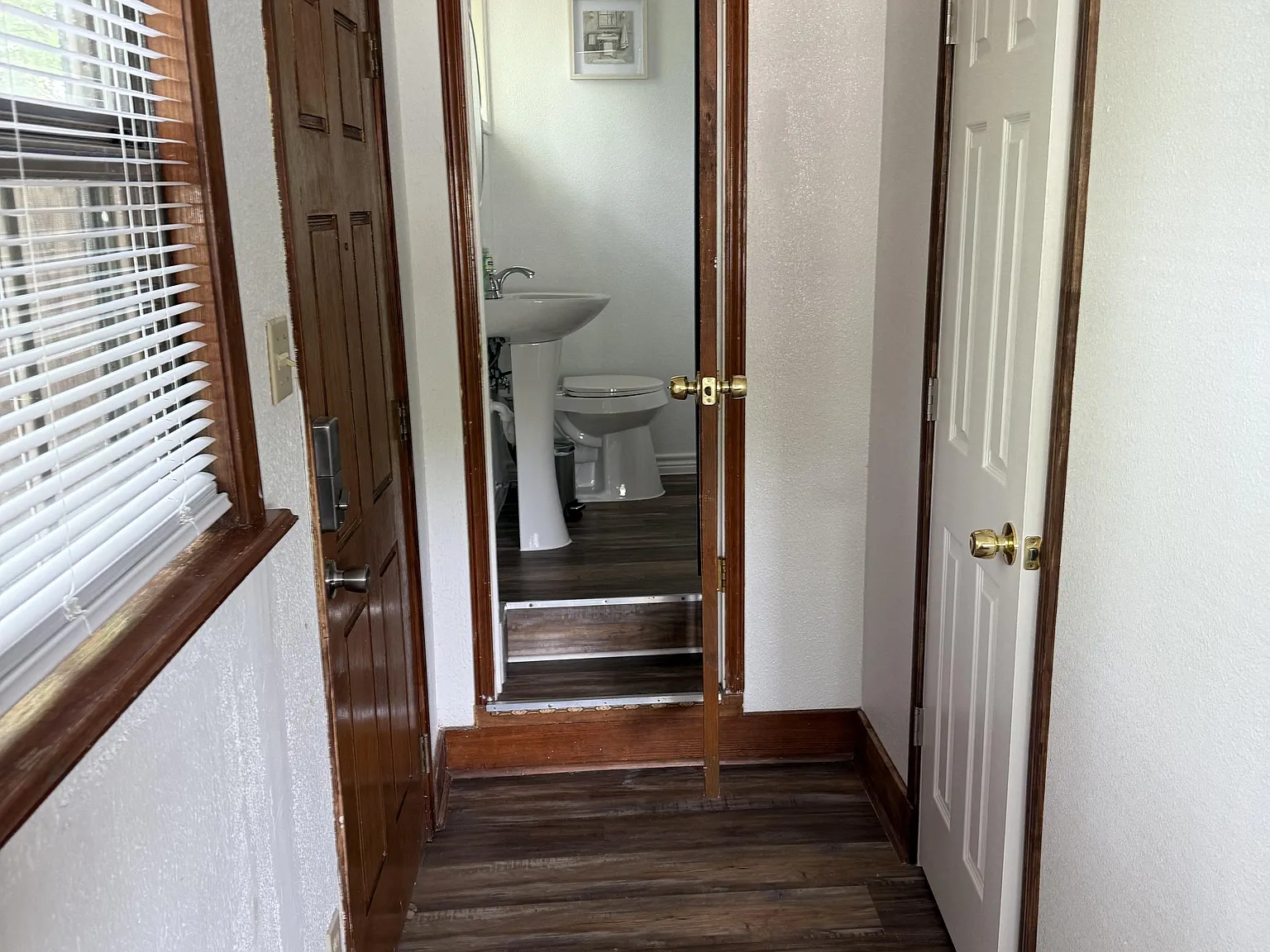 4 bed, 3.0 bath, 1436 sqft, $884 — Photo 1