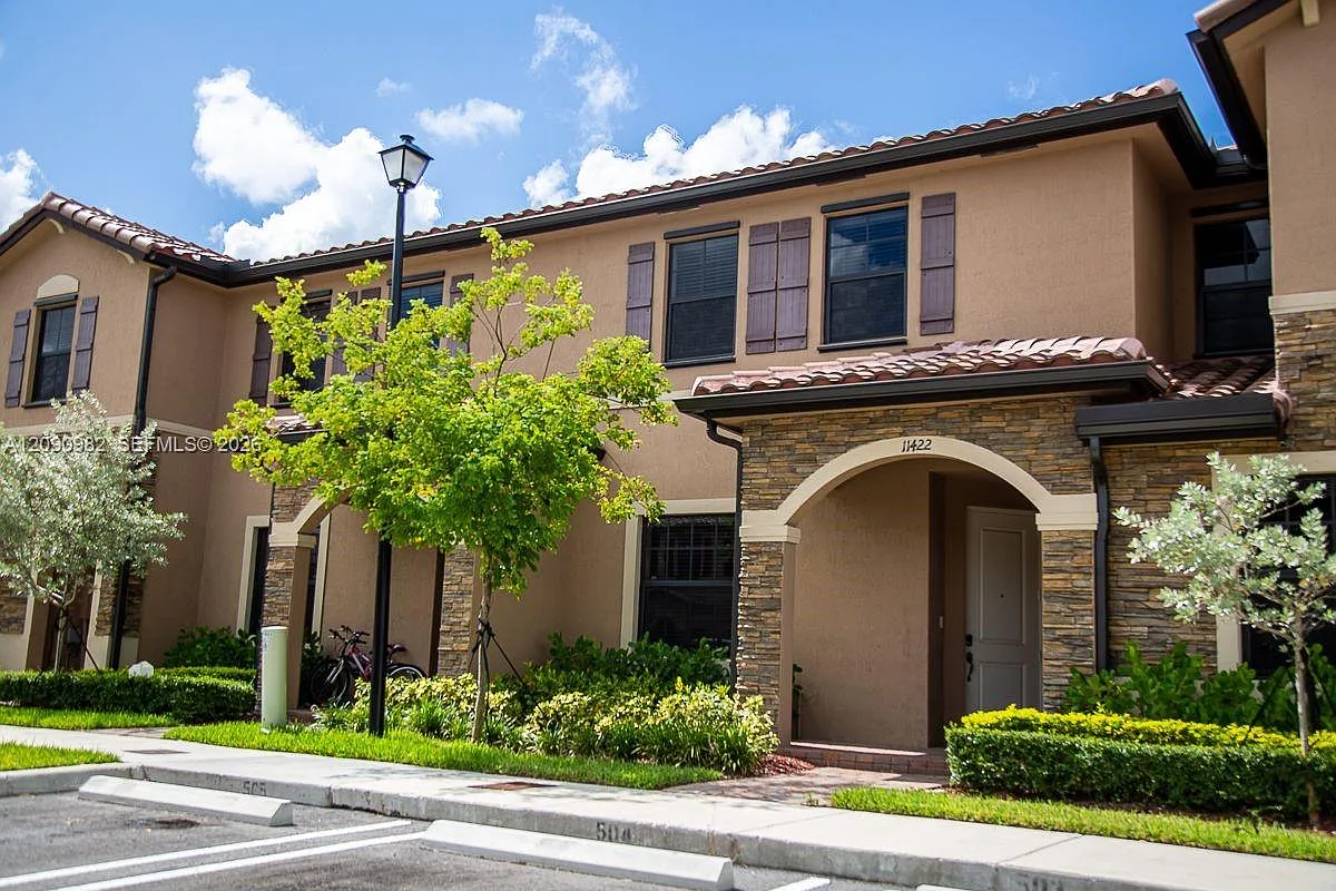 Coco Palm Estates — Photo 1