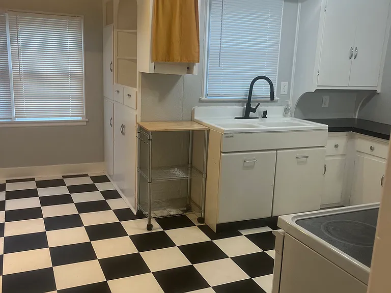 5140 Pinkney St — Photo 18