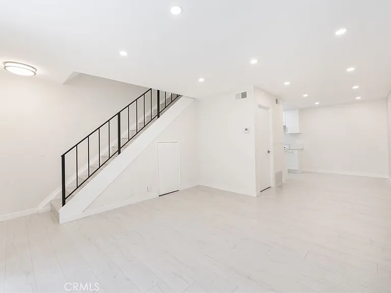 333 Riverdale Dr #14 — Photo 3