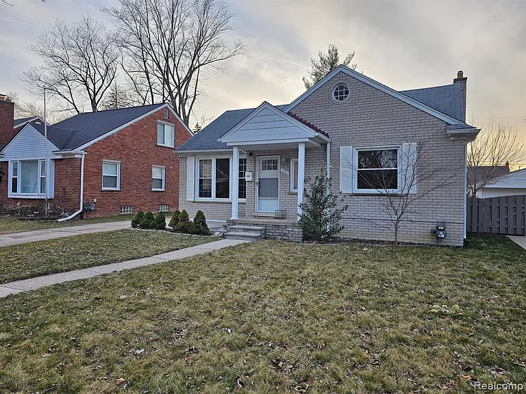 1501 N Silvery Ln — Photo 2