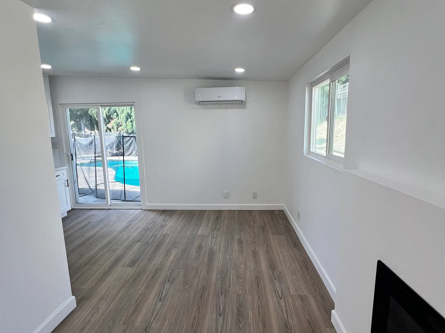 1 bed, 500 sqft, $2,400 — Photo 2