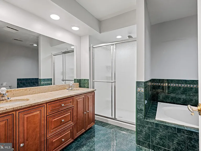 1022 Main St — Photo 26
