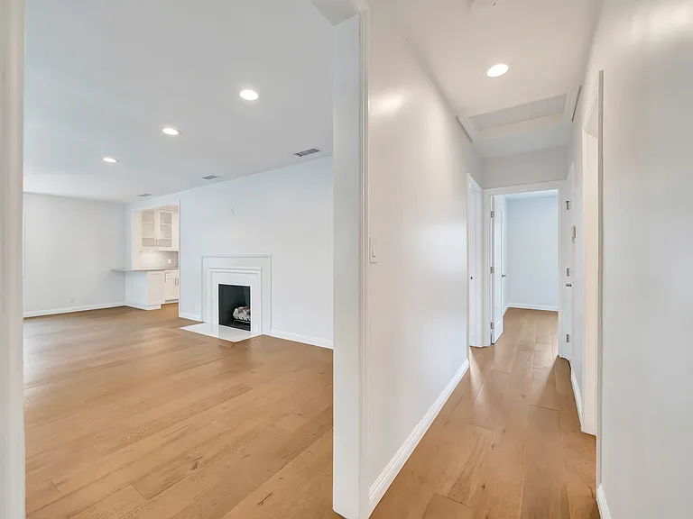 4833 Longridge Ave #1 — Photo 16