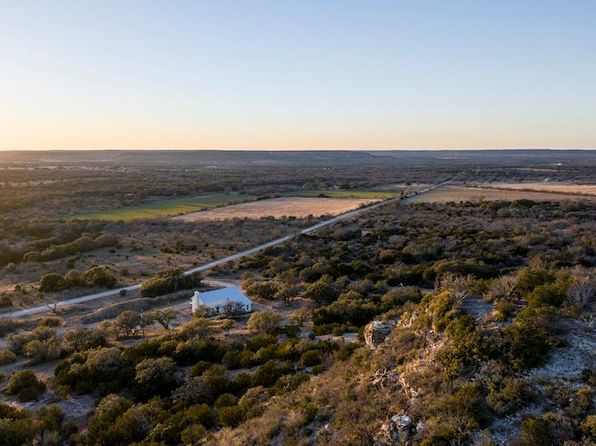 792 Langes Mill Rd, Doss, TX 78618