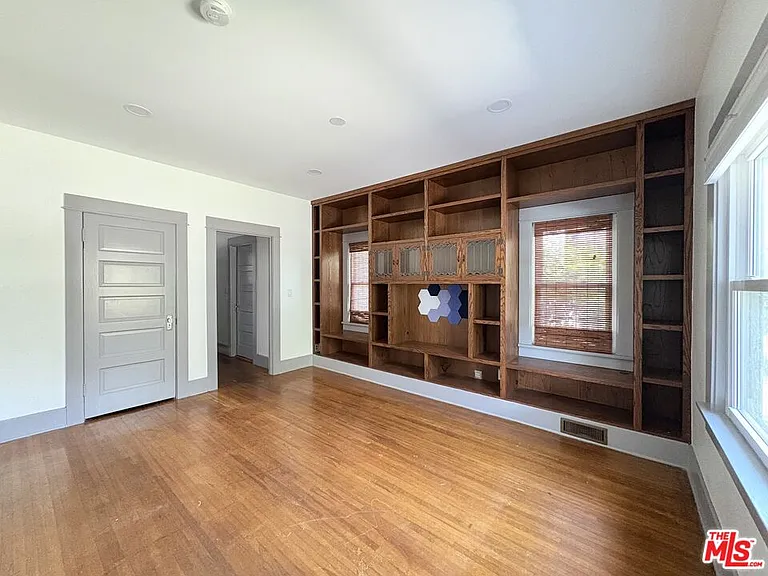 613 N Lucerne Blvd — Photo 10
