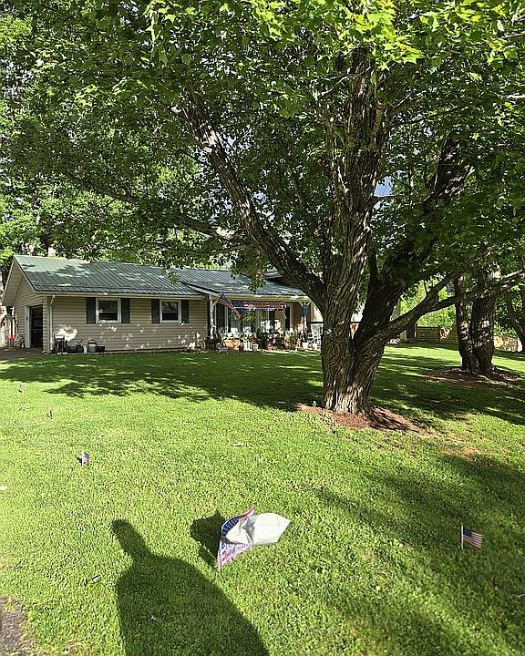 1st image of 166 Oak Grove Cir