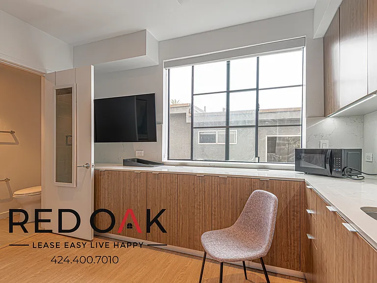 11649 Mayfield Ave — Photo 4