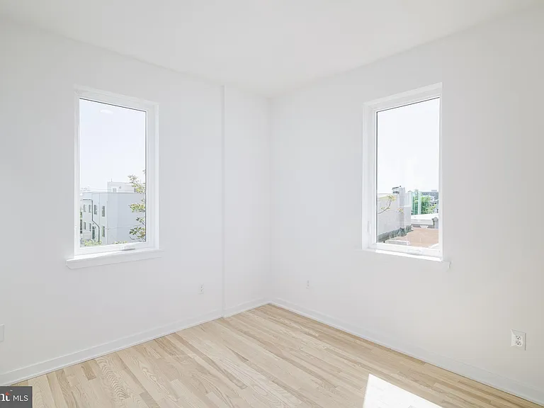 1842 E Harold St #6 — Photo 13