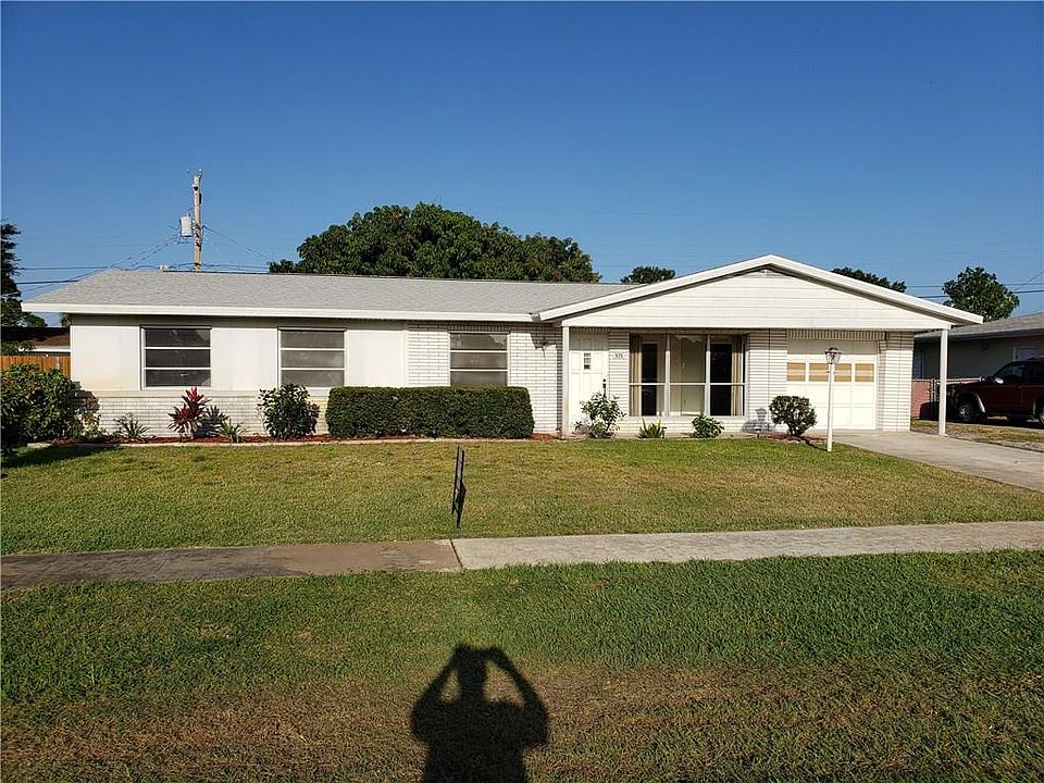2nd image of 925 Schumann Dr