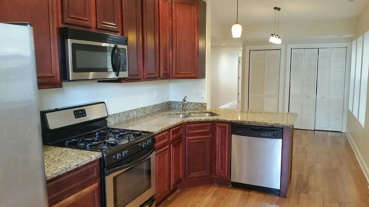 3 bed, $2,350 — Photo 2