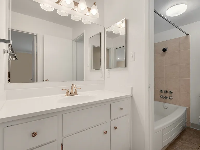 Stanford Garden Apartments — Photo 24