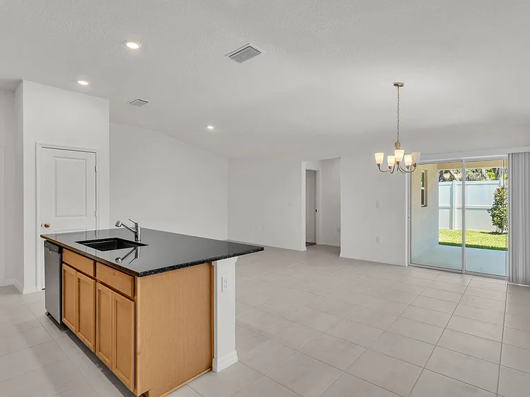 727 Chestnut Ln — Photo 10