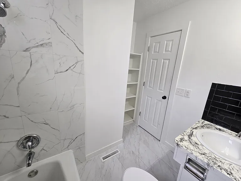 470 Zahn Dr #2 — Photo 18