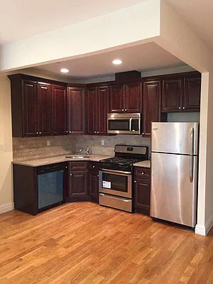 Sold by Momentum Real Estate LLC | media 24