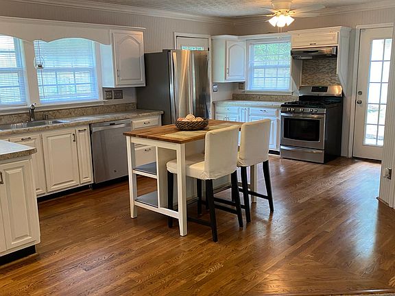 2nd image of 62 Melinda Way SE