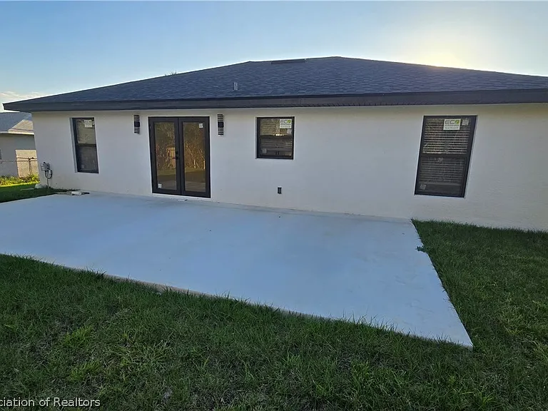4720 Trout Ave — Photo 3