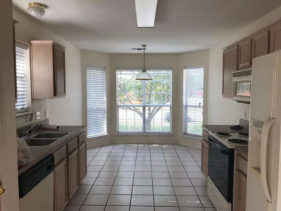 722 W Colony Dr
