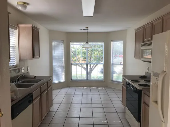 722 W Colony Dr, Arlington, TX 76001