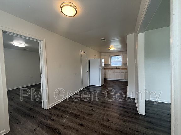 3rd image of 6117 N Main St