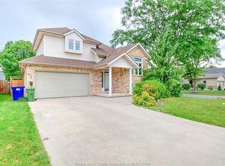 1051 Cora Greenwood Dr, Windsor, ON N8P 1K2