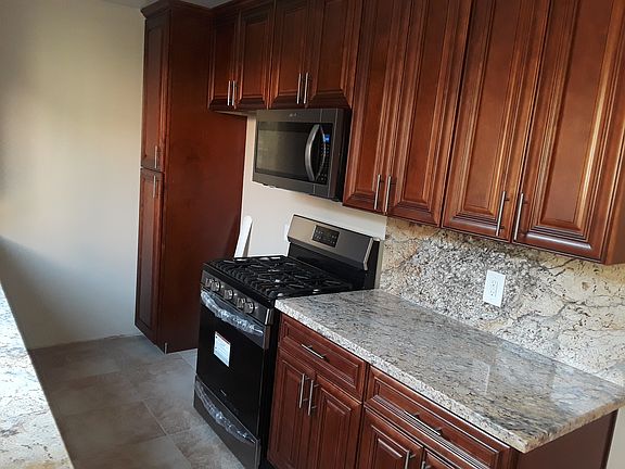 3rd image of 5037 Bakman Ave APT 2