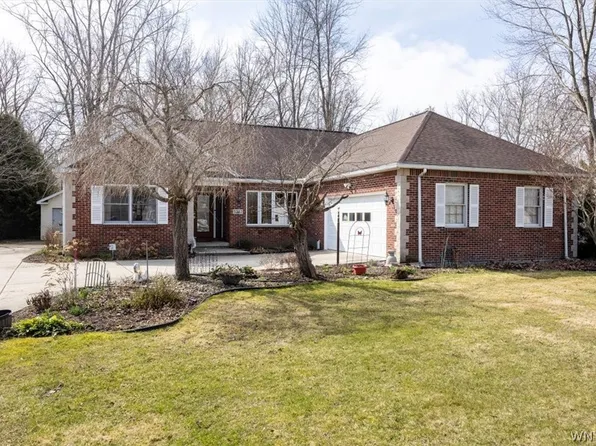 5242 Pendale Ct, North Tonawanda, NY 14120