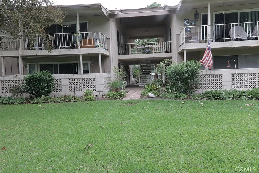 2 bed, 1040 sqft, $2,895 — Photo 4