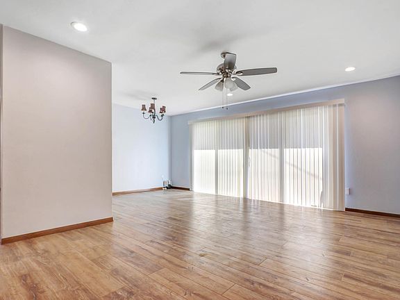 3rd image of 208 Cottonwood Cove Dr