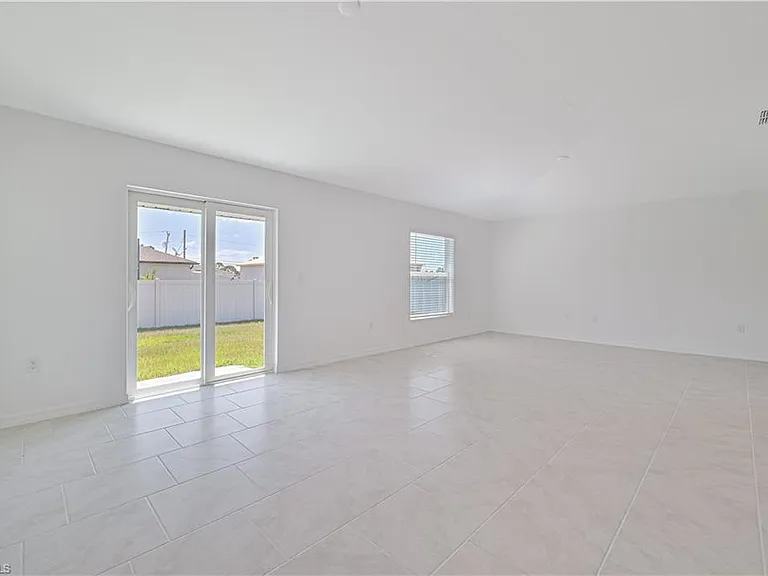 2901 SW 18th Pl — Photo 12