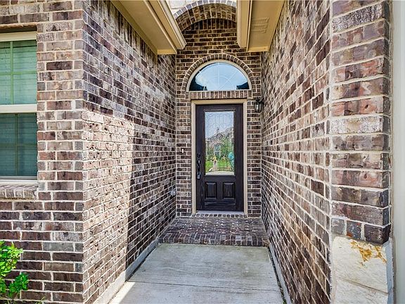 3rd image of 3233 Tamarack Ln