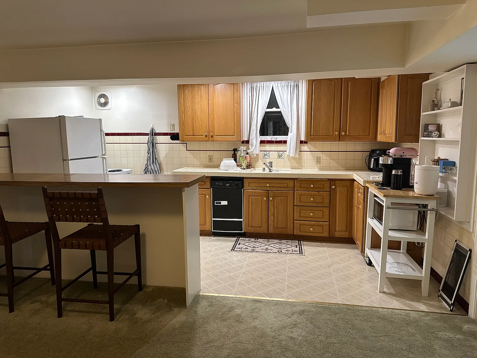 Studio, 550 sqft, $3,800 — Photo 3