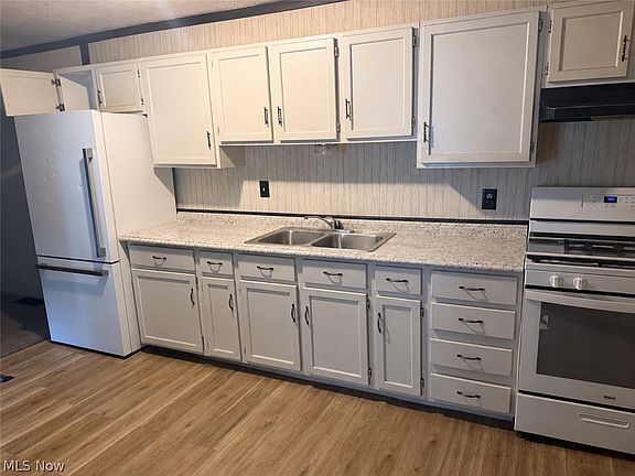 3rd image of 1112 N Water St