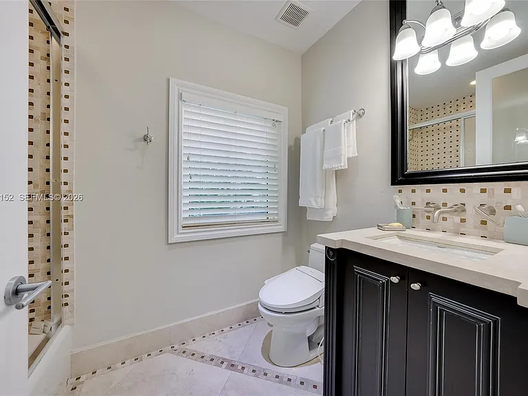 520 N Pkwy — Photo 27