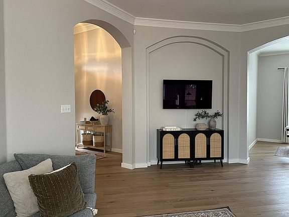 5th image of 2804 Bur Oak Dr