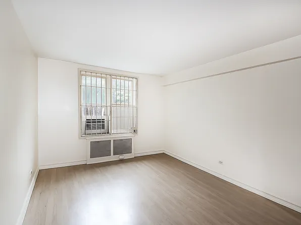 75-10 Yellowston Boulevard image 18 of 22