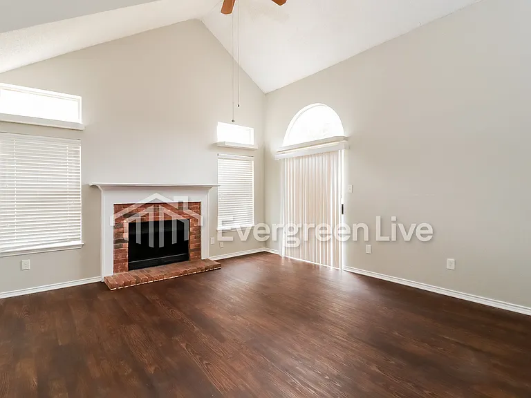 1109 Cherrytree Dr — Photo 5