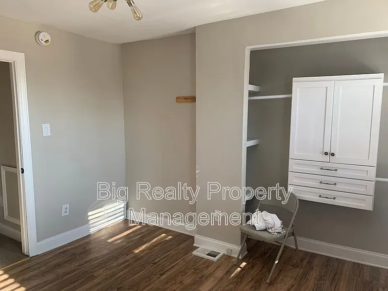 457 Walnut St — Photo 15
