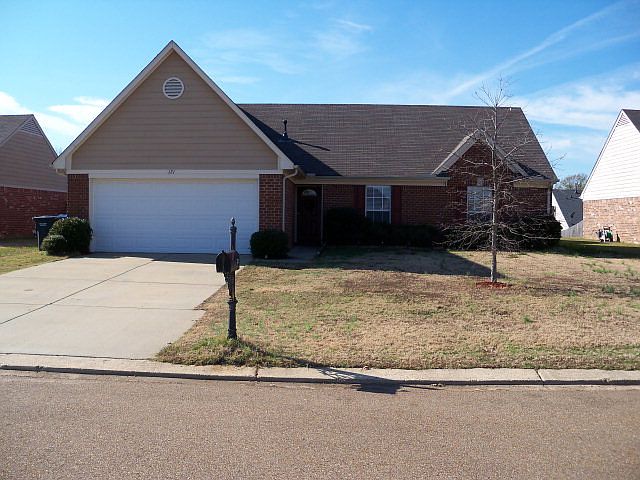 1st image of 121 Oakleigh Dr