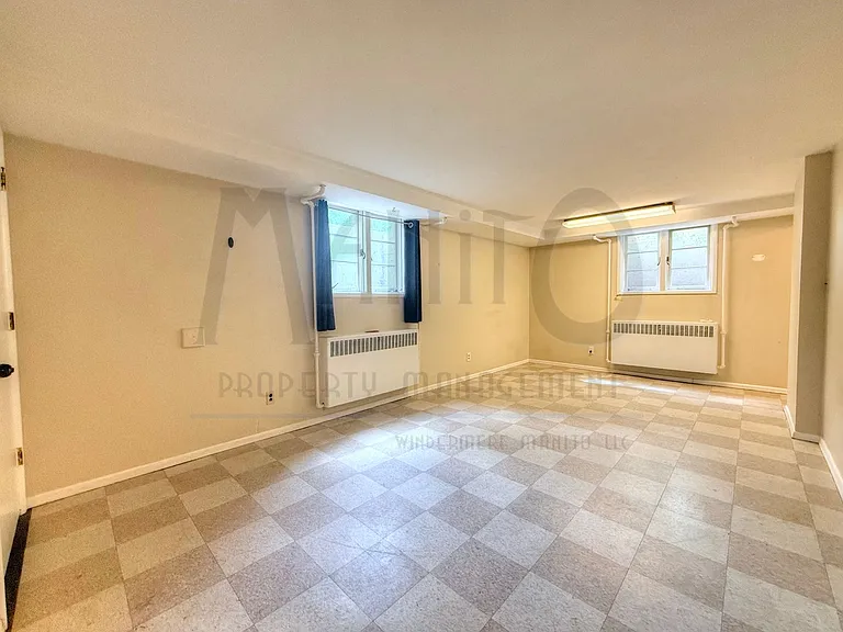 6 S Oak St — Photo 3