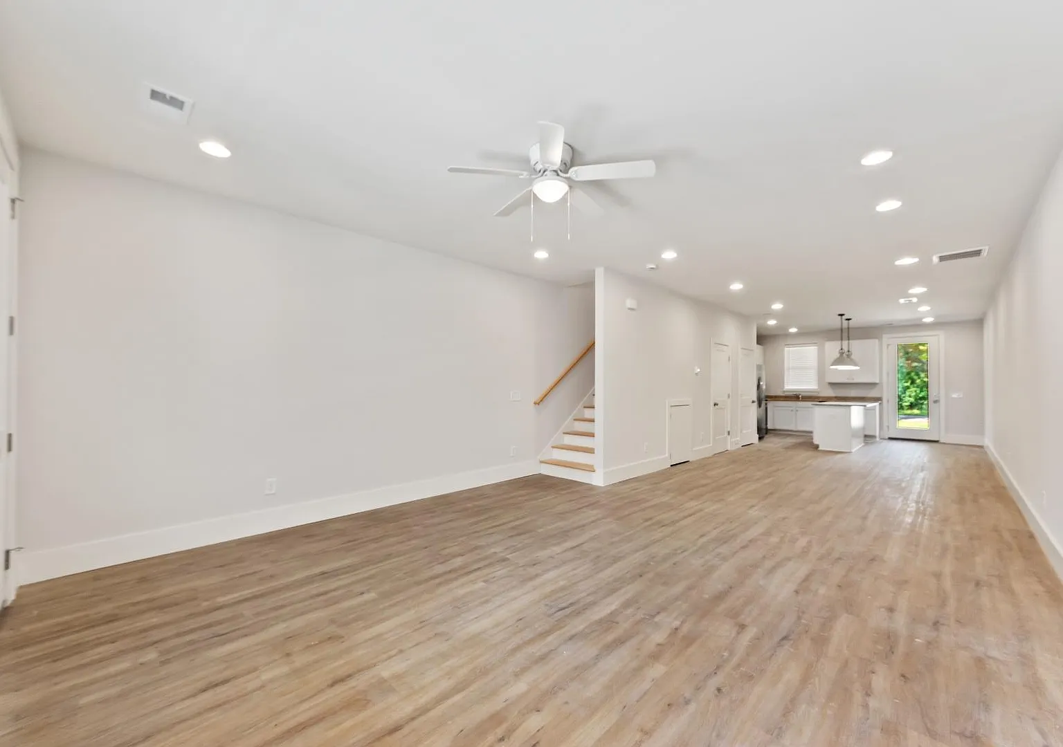 621 W 4th North St - . — Photo 4